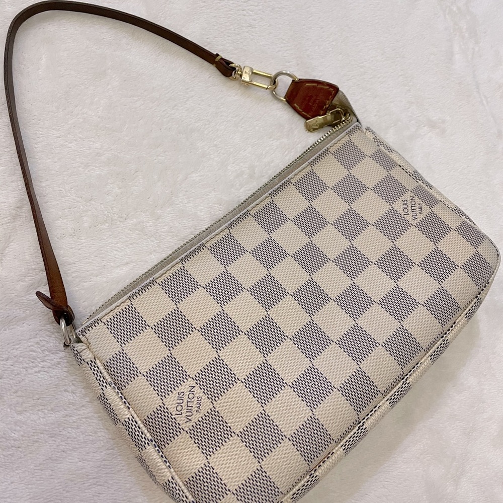 LOUIS VUITTON POCHETTE